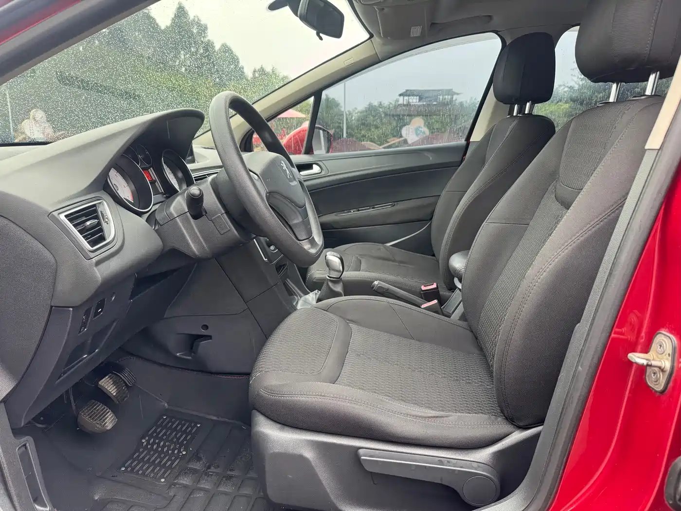 Peugeot 308 2014 Model Joy Edition Classic 1.6L Manual Superior Style фото 11