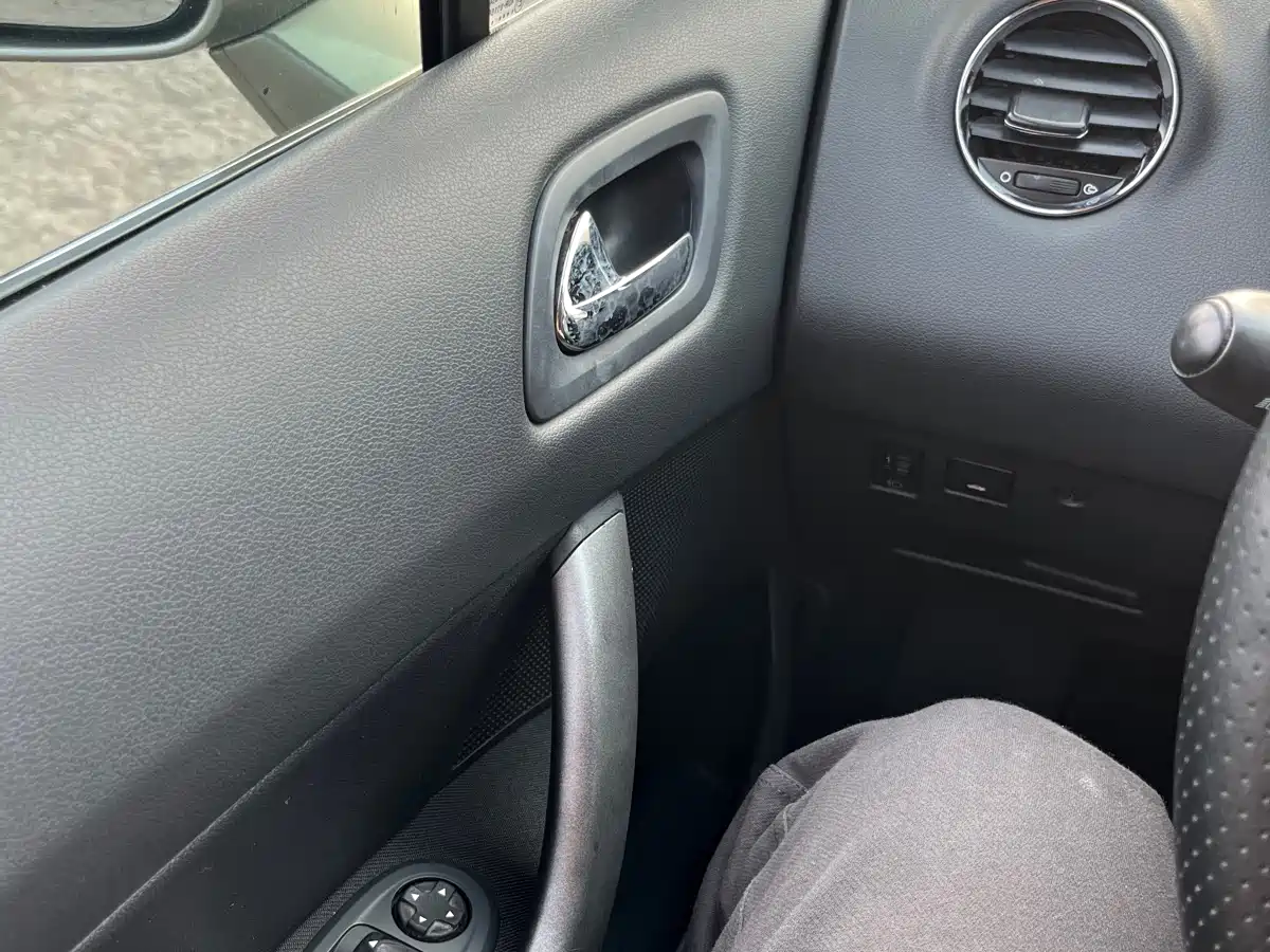 Peugeot 408 2013 1.6L Automatic Comfort Edition фото 18