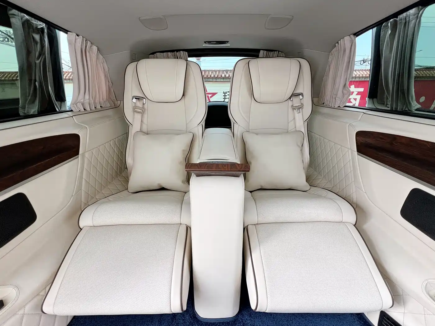 Mercedes-Benz V-Class 2018 V 260 L Premium Long Wheelbase Edition China VI фото 15