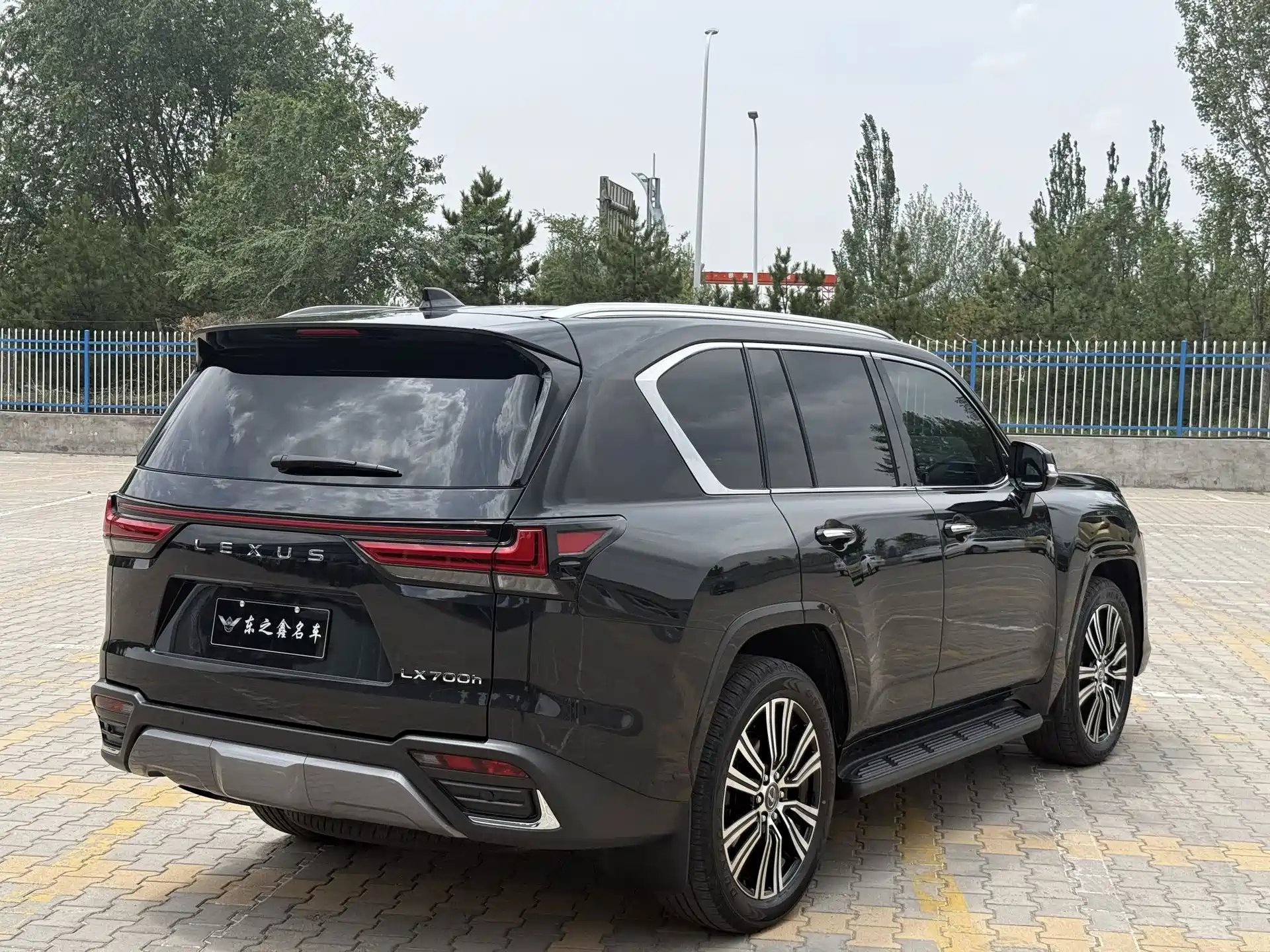 Фото 10 - Lexus LX