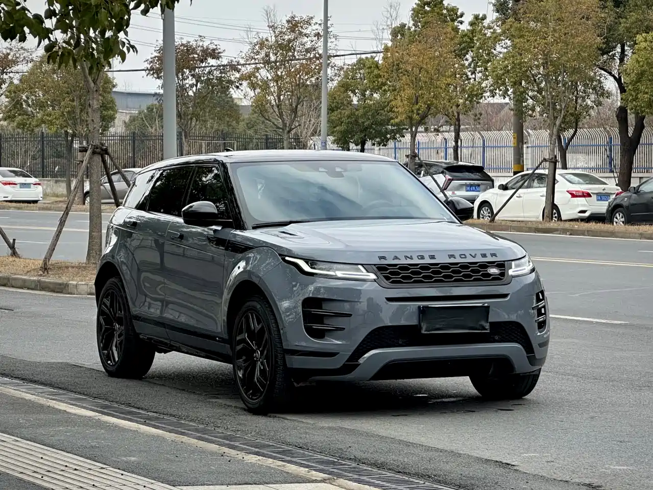 Land Rover Range Rover Evoque 2020 Model 249PS R-DYNAMIC S Gloss Black Sport Edition фото 3