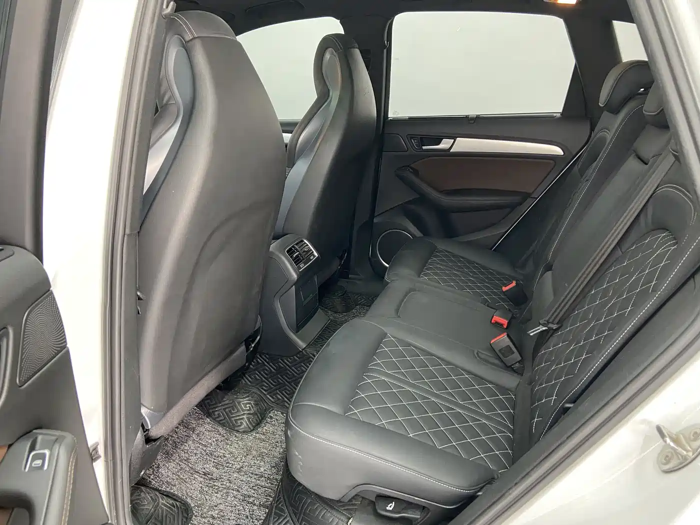 Audi SQ5 2014 SQ5 3.0 TFSI quattro фото 14