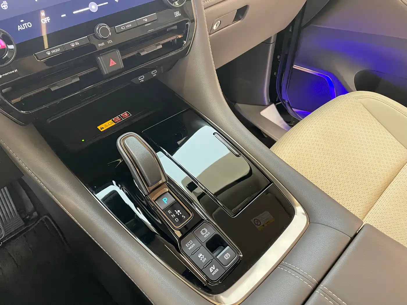 Toyota Vellfire 2024 Crown Hybrid 2.5L Executive Premium Edition фото 34