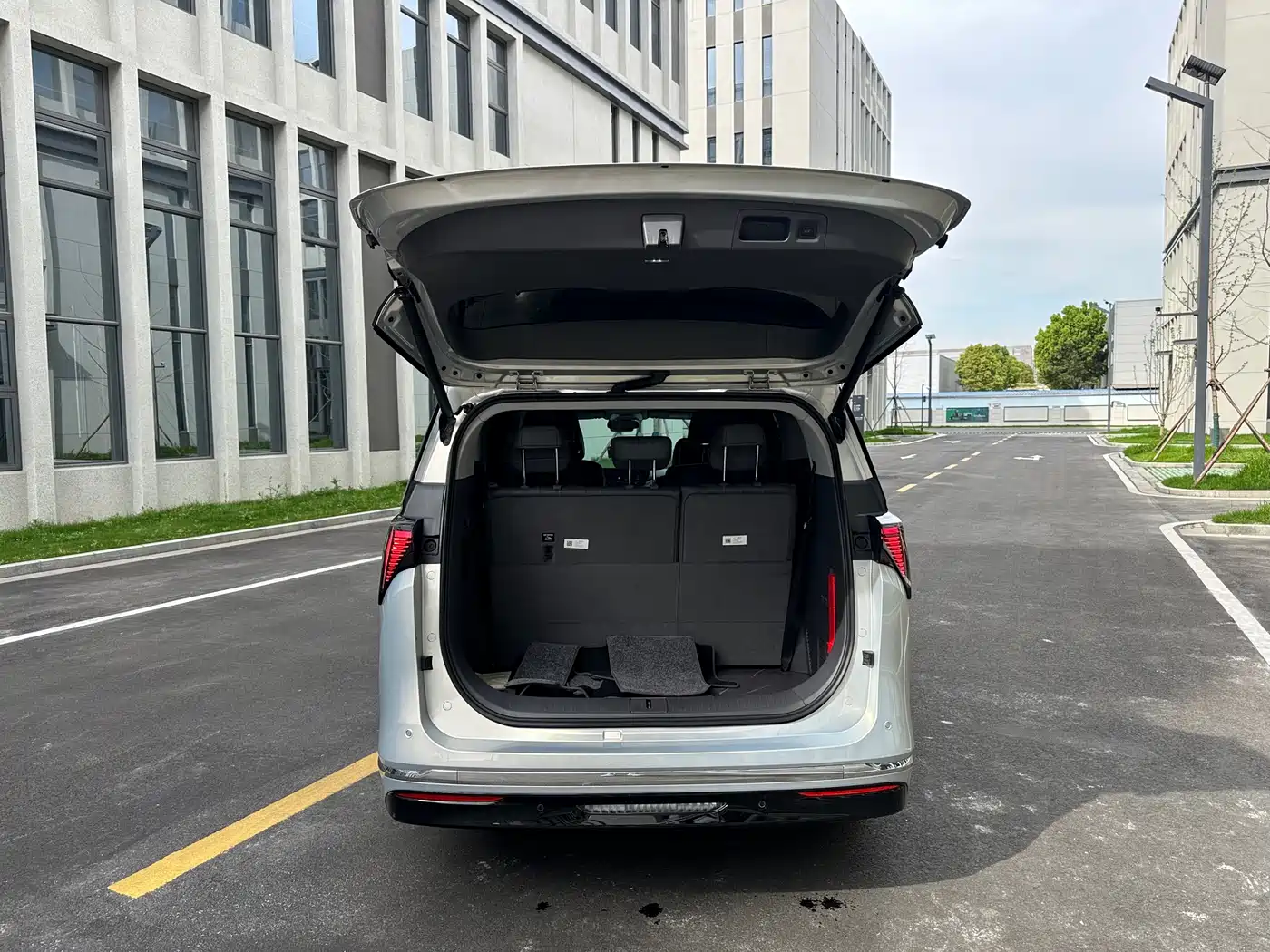 Buick GL8 2026 Luzun Smart Edition фото 17
