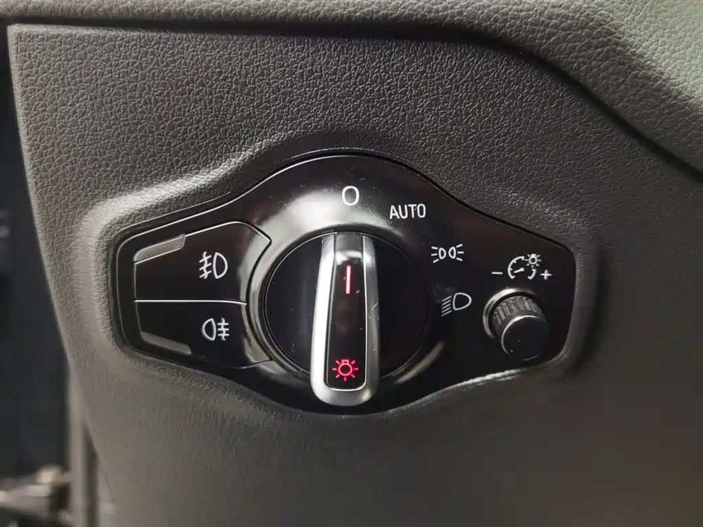Audi Q5 2018 Collector's Edition 40 TFSI Technology фото 21