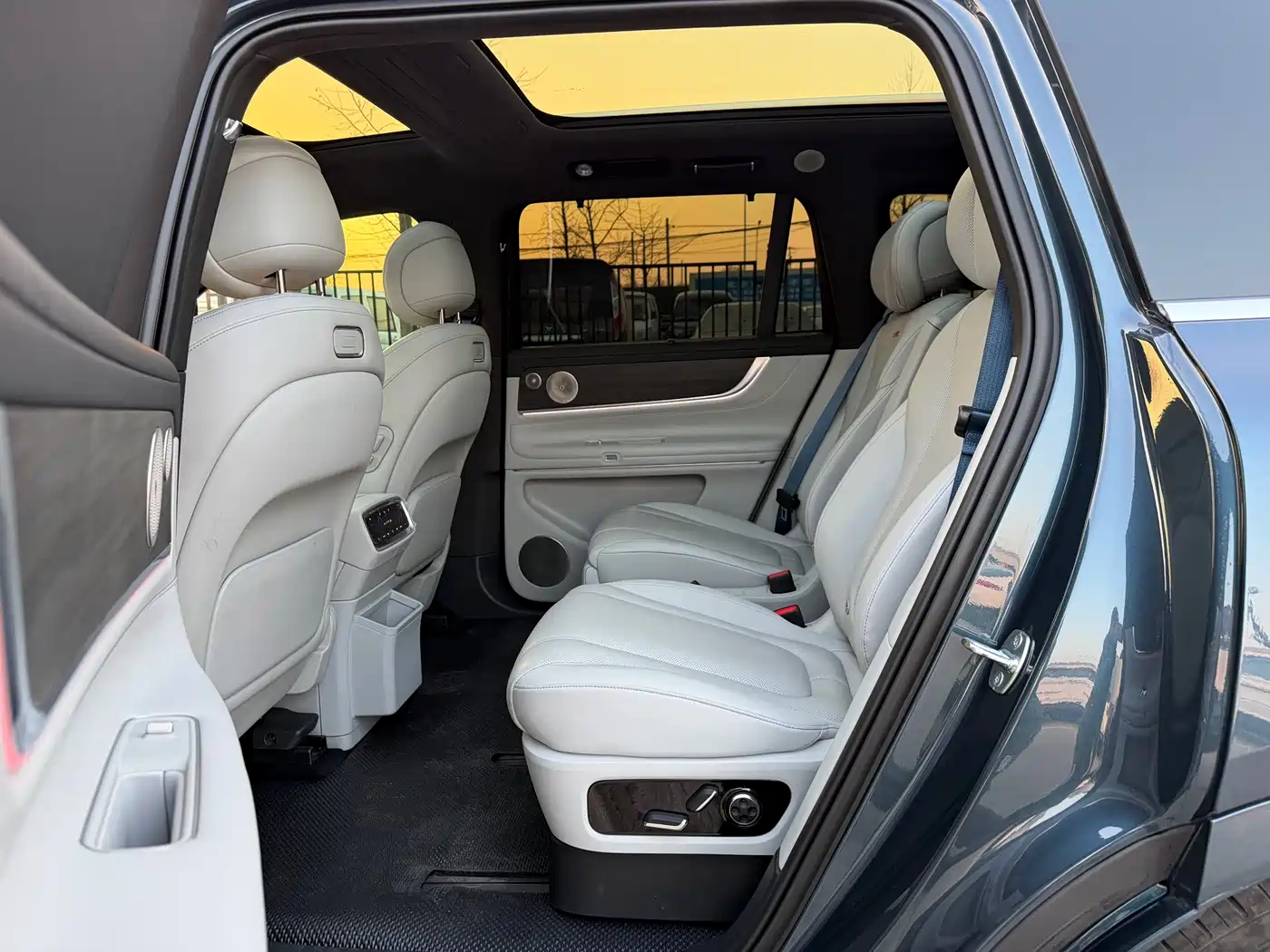 AITO Wenjie AITO M9 2024 Range Extender Ultra 52kWh 6-seater фото 17