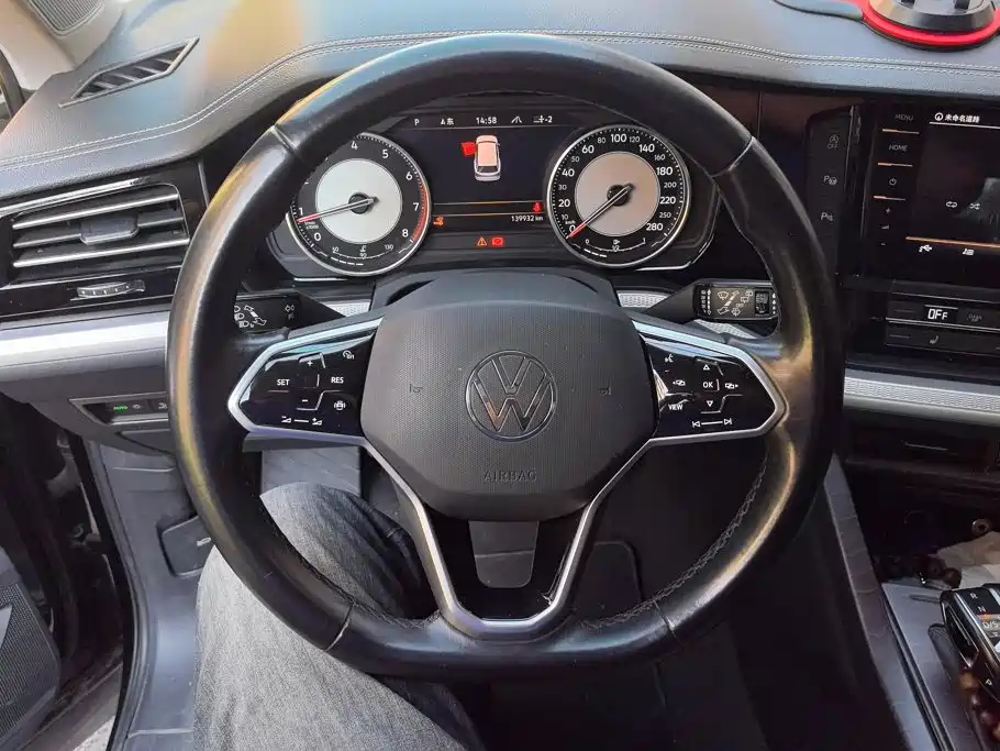 Фото 15 - Volkswagen Touareg