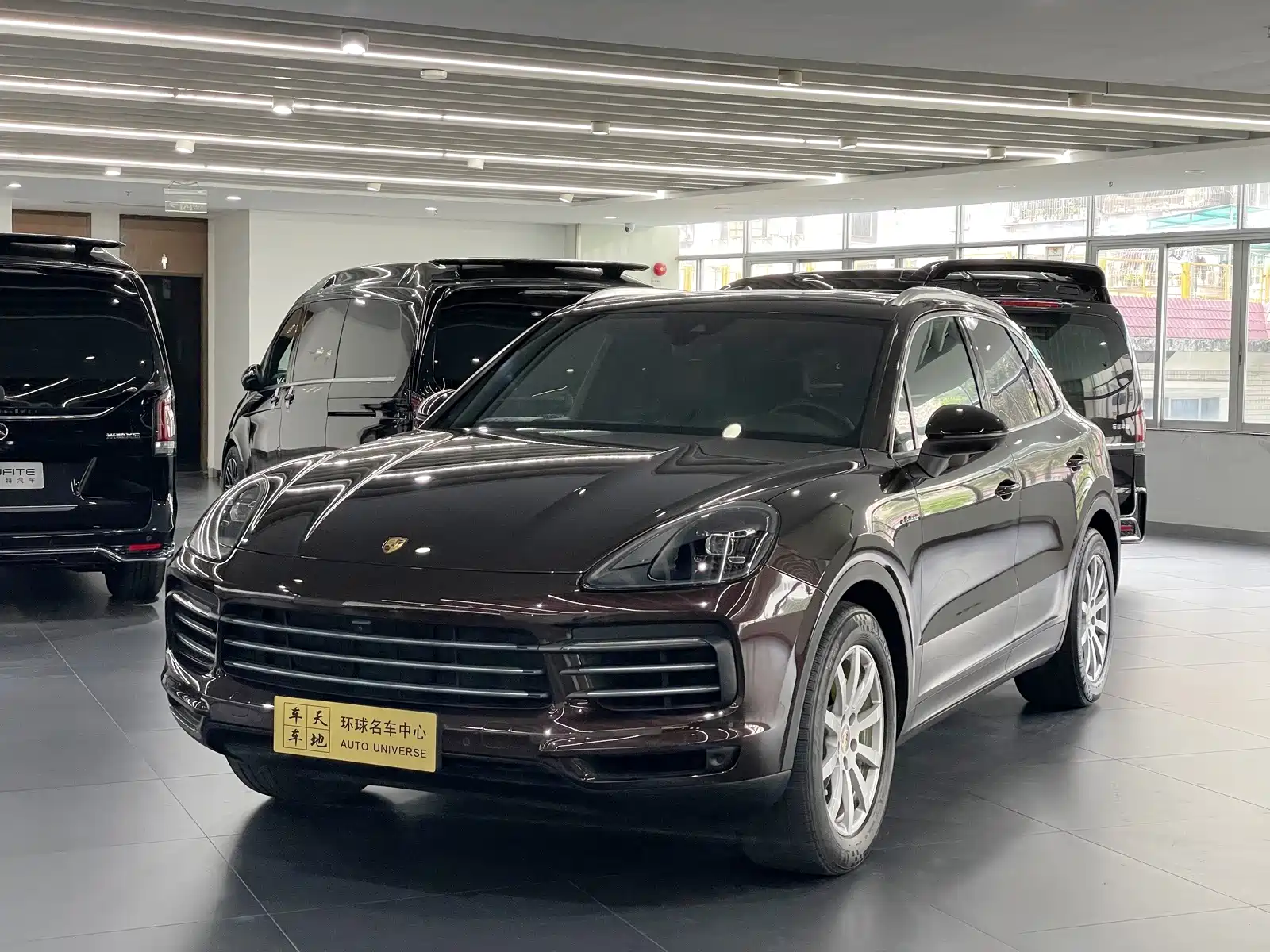 Photo 1 - Porsche Cayenne New Energy