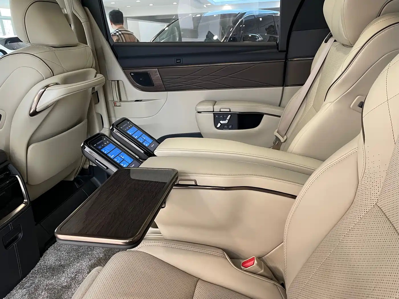 Toyota Vellfire 2024 Crown Hybrid 2.5L Executive Premium Edition фото 16