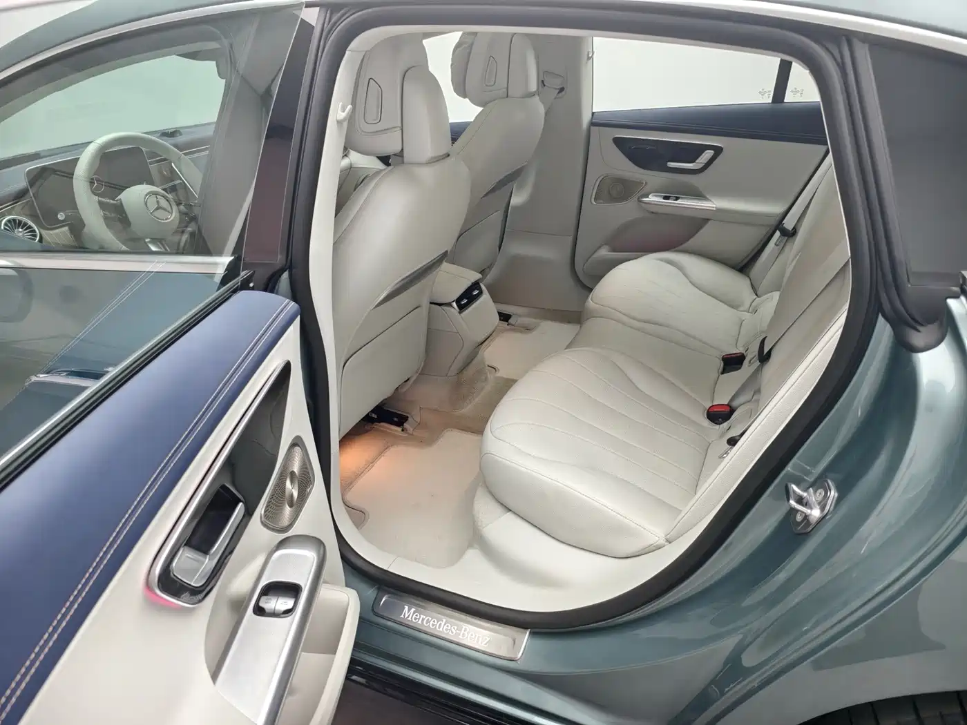 Mercedes-Benz EQE 2025 2025 Model 500 4MATIC Luxury Edition