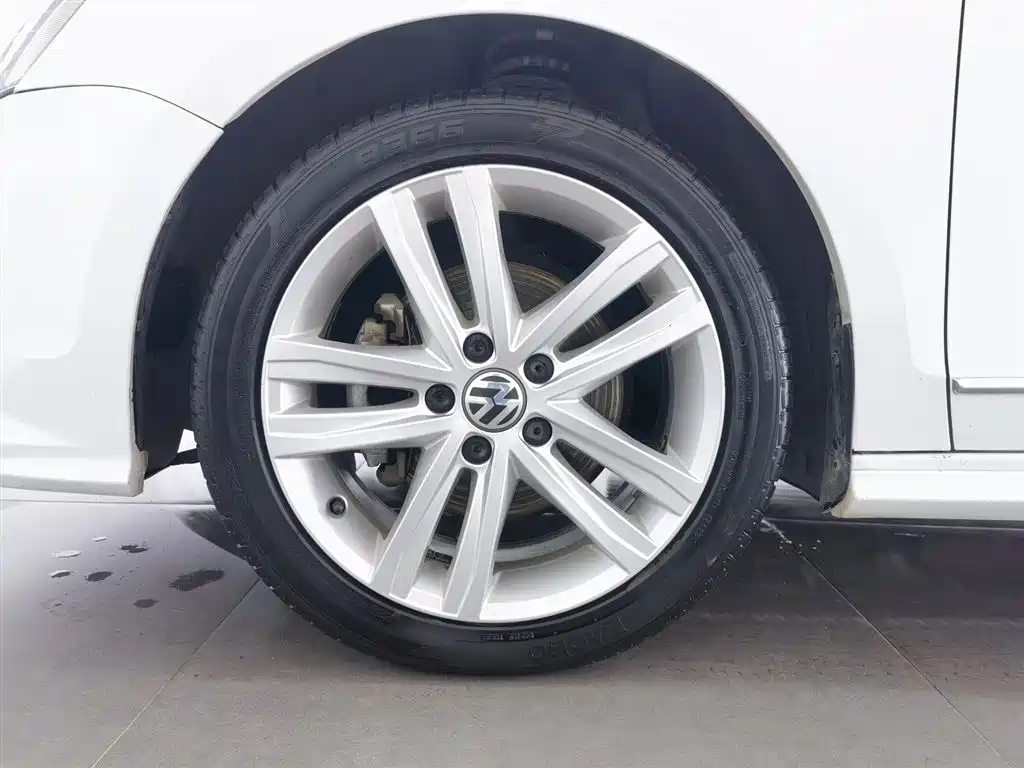 Volkswagen Sagitar 2018 280TSI DSG Spark Edition фото 17