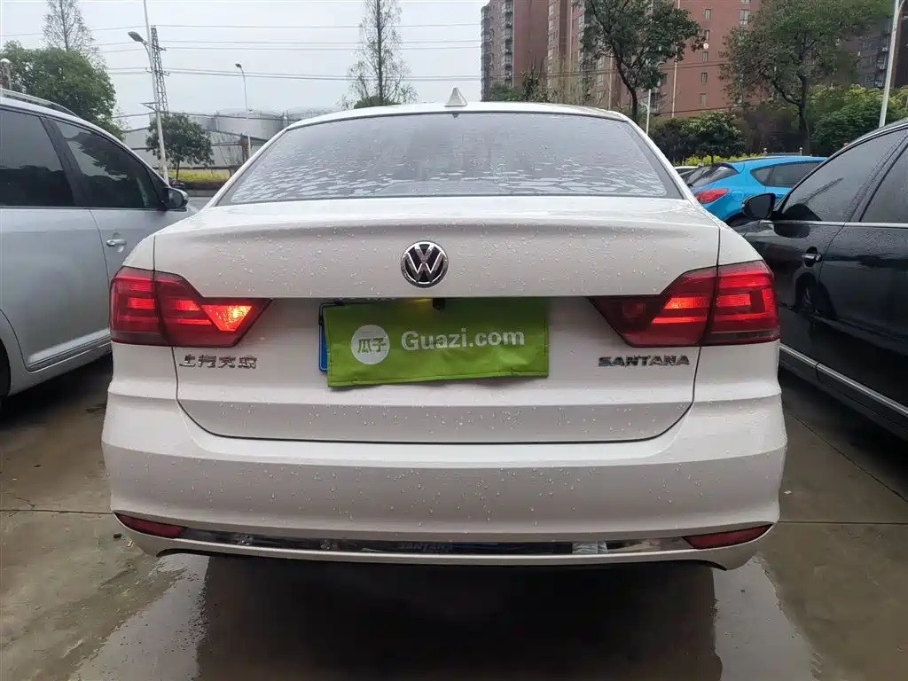 VOLKSWAGEN SANTANA