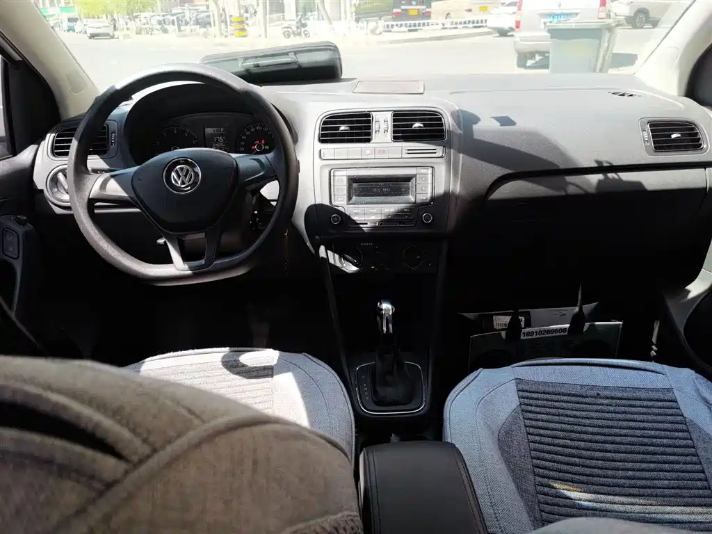 Volkswagen Polo 2016 1.4L Automatic Trend фото 13