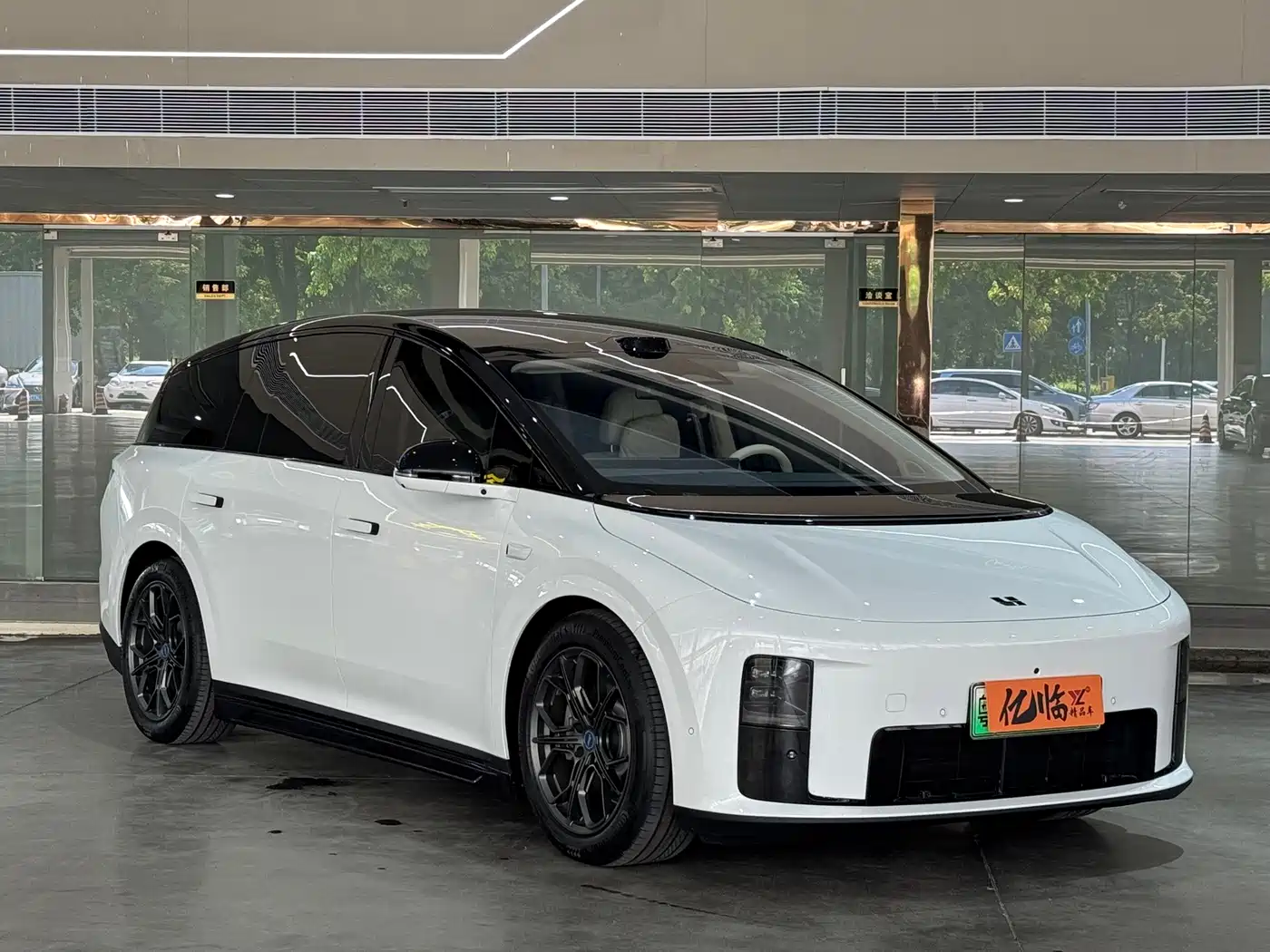 Photo 3 - Li Auto Li i8