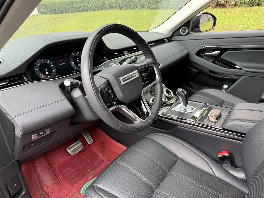 Land Rover Range Rover Evoque 2023 Range Rover Evoque L 249PS Corinthian Bronze Special Edition фото 7