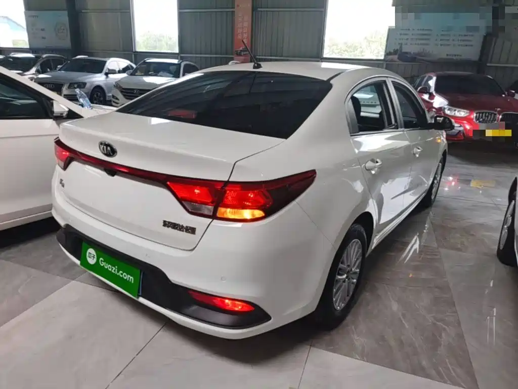 Kia K2 2017 2017 Sedan 1.4L AT GLS