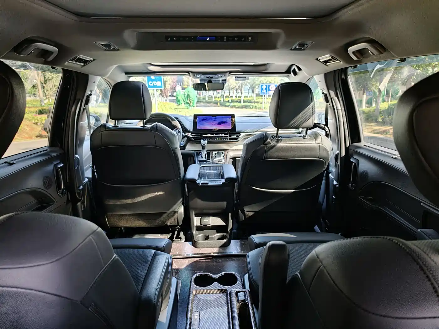 Toyota Granvia 2023 2.5L Hybrid VIP Edition фото 25