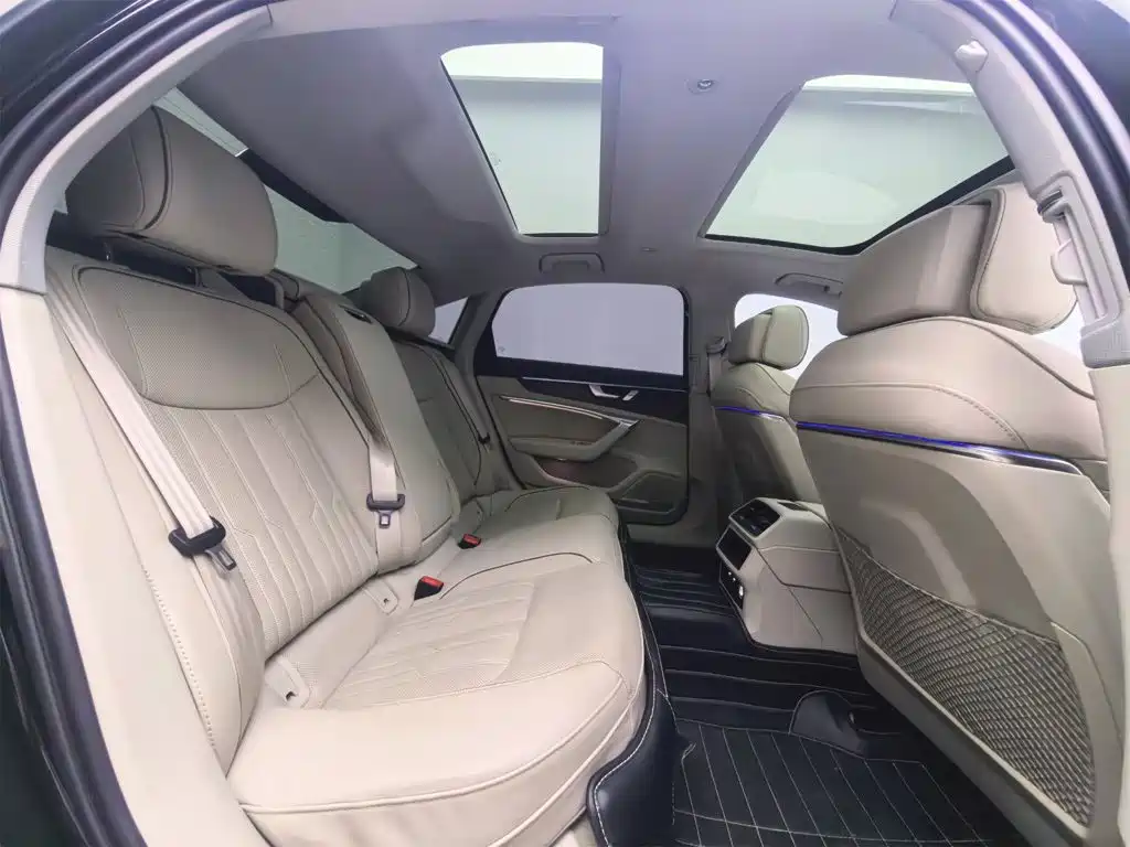 Фото 11 - Audi A6L
