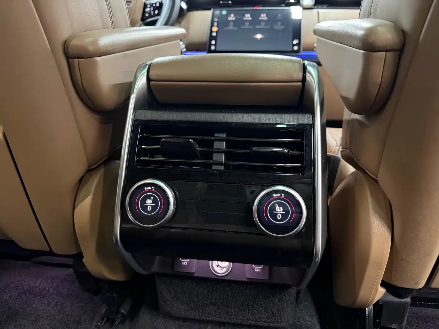 Land Rover Range Rover 2023 3.0 L6 360PS Golden Age Edition фото 14