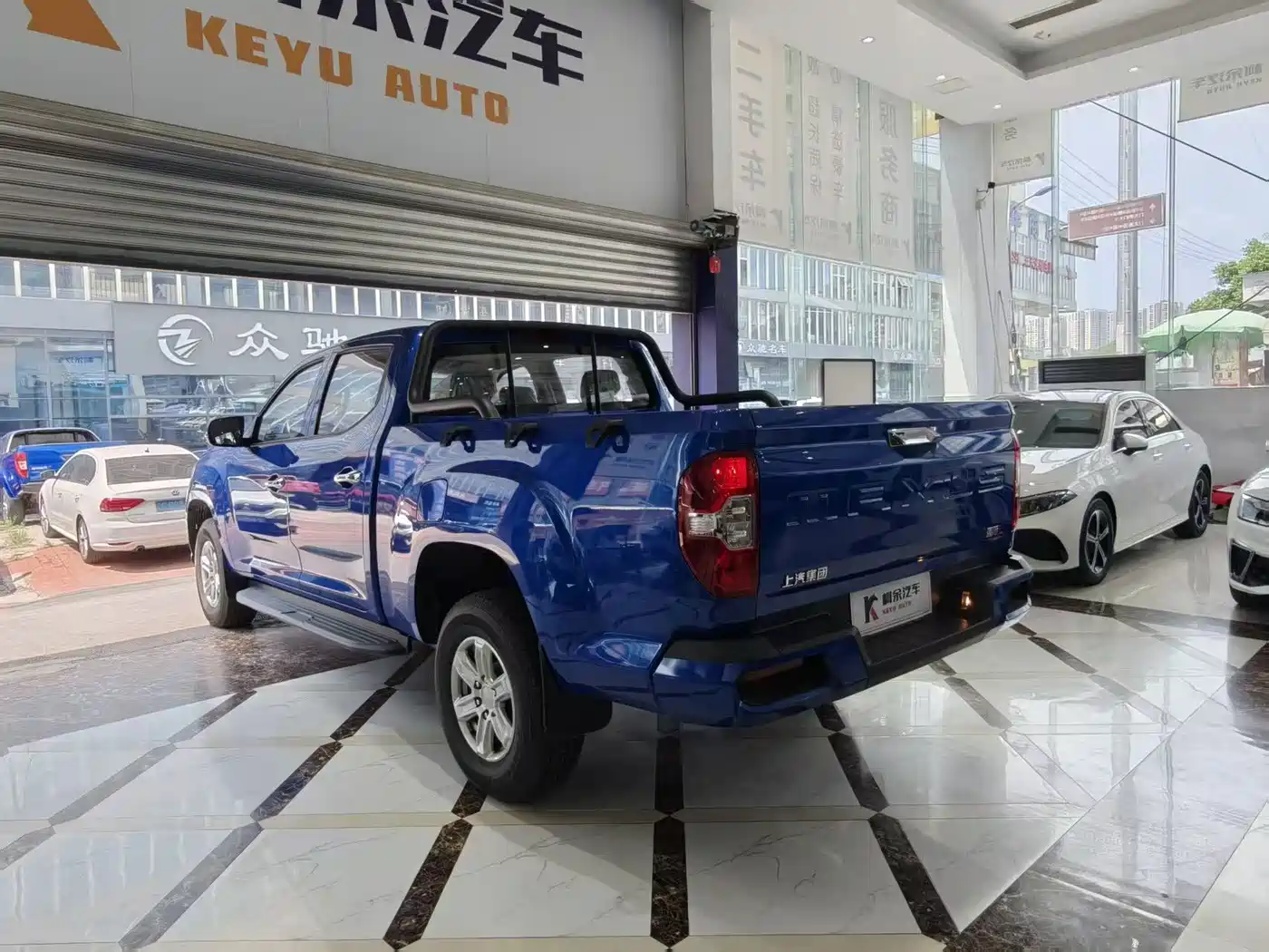 SAIC Maxus Interstellar 2026 2024 Model Interstellar L 2.0T Diesel Automatic 2WD Luxury Edition Long Cargo