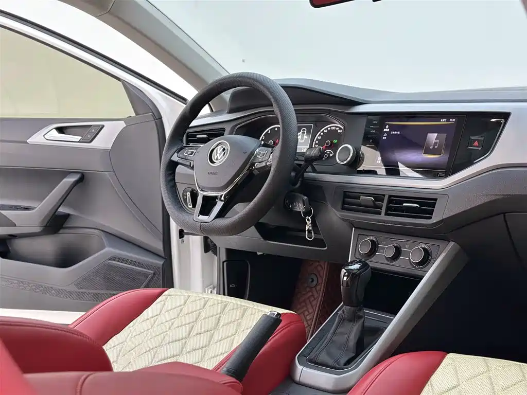 Volkswagen Polo 2021 Plus 1.5L Automatic Panorama Enjoyment Edition фото 16