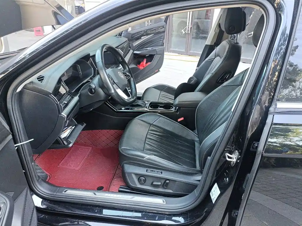 Volkswagen Passat 2023 330TSI Luxury Edition фото 11