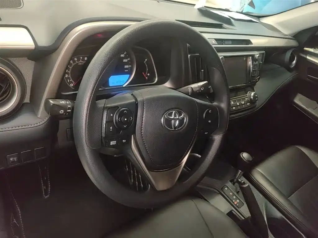 Toyota RAV4 Rongfang 2015 2.0L CVT 2WD Trend Edition фото 11