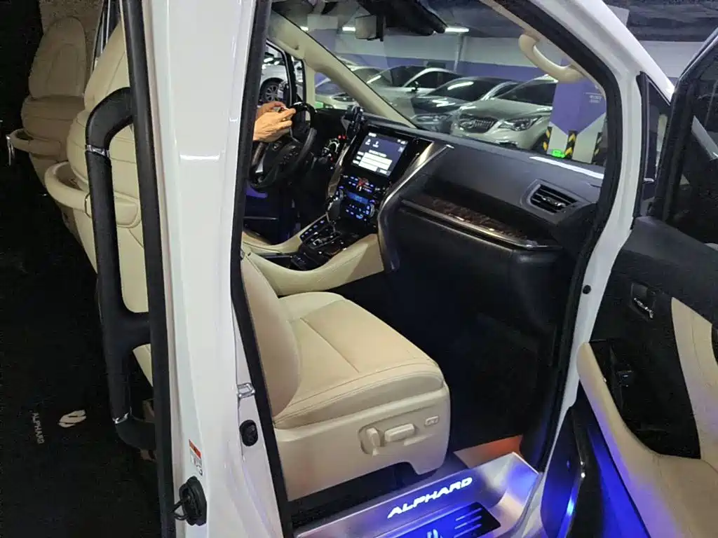 Toyota Alphard, миниатюра 13