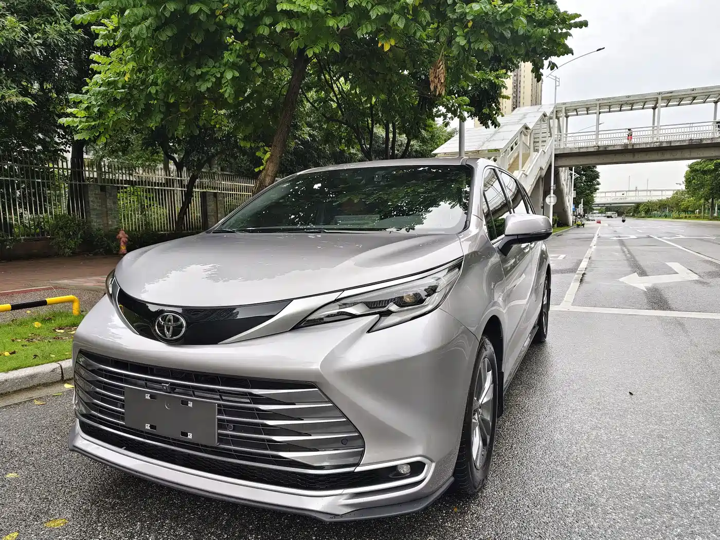 Toyota Sienna 2025 2024 2.5L Hybrid AWD Luxury Edition