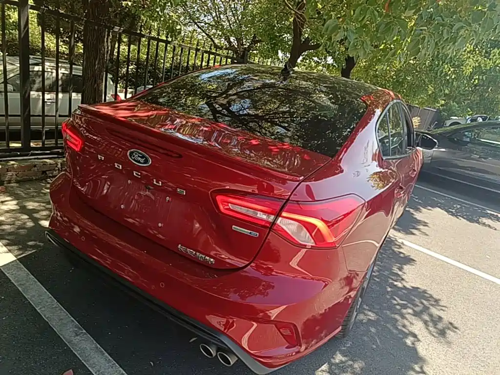 Ford Focus 2023 2022 Sedan EcoBoost 180 Automatic ST Line
