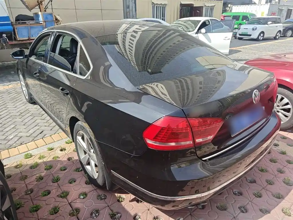 Volkswagen Passat 2014 2.0TSI DSG Executive Edition фото 5