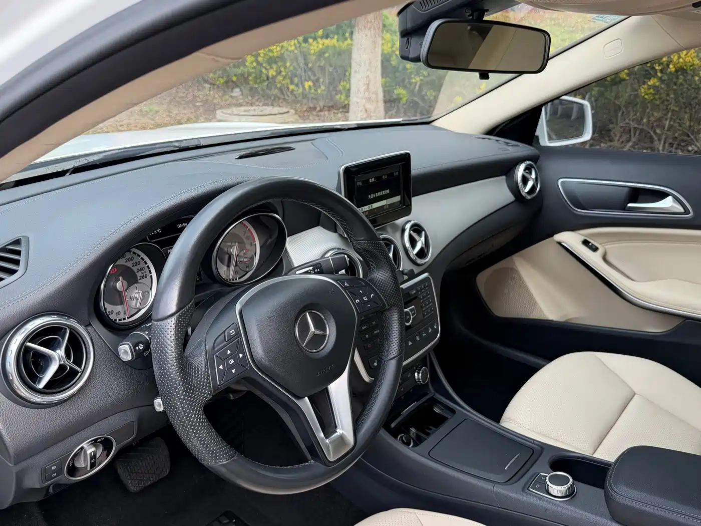 Mercedes-Benz GLA 2016 GLA 220 4MATIC Fashion фото 8