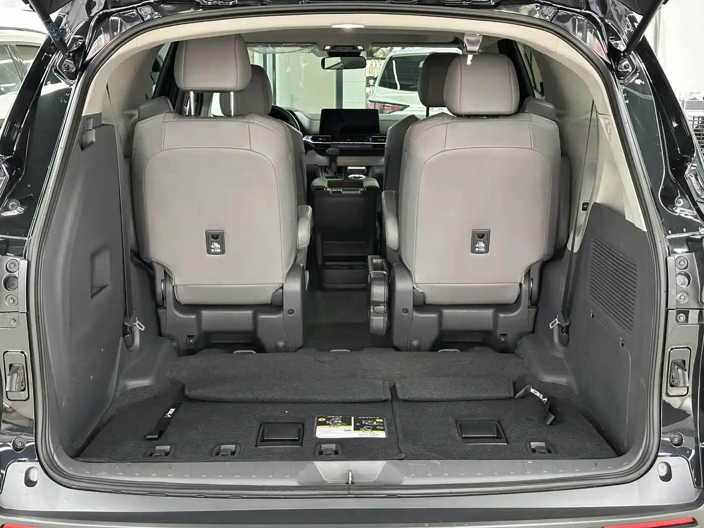Toyota Granvia 2024 2.5L Hybrid Comfort фото 24