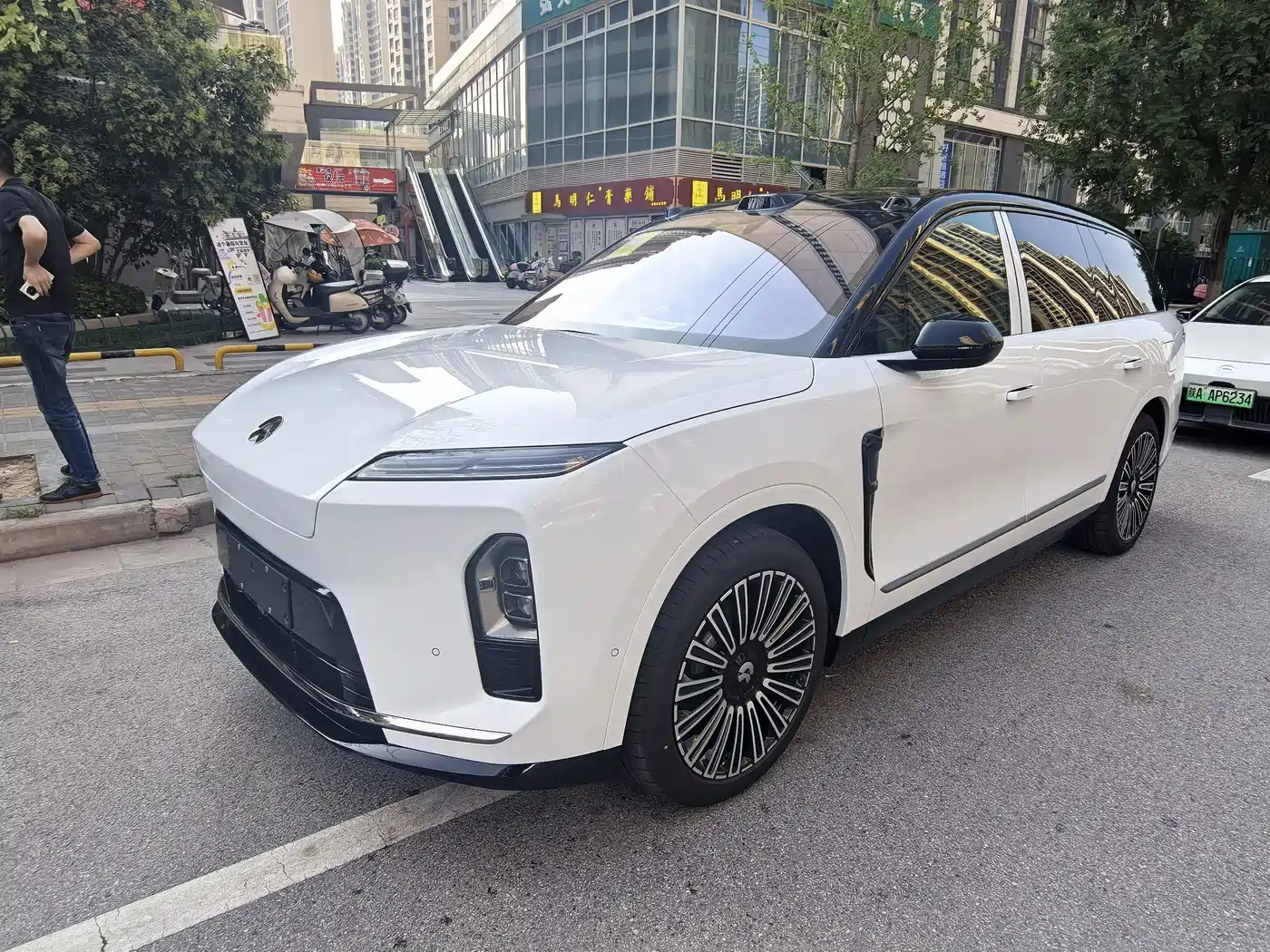 NIO ES8 2026 2025 Model 6-Seat Executive Luxury Edition