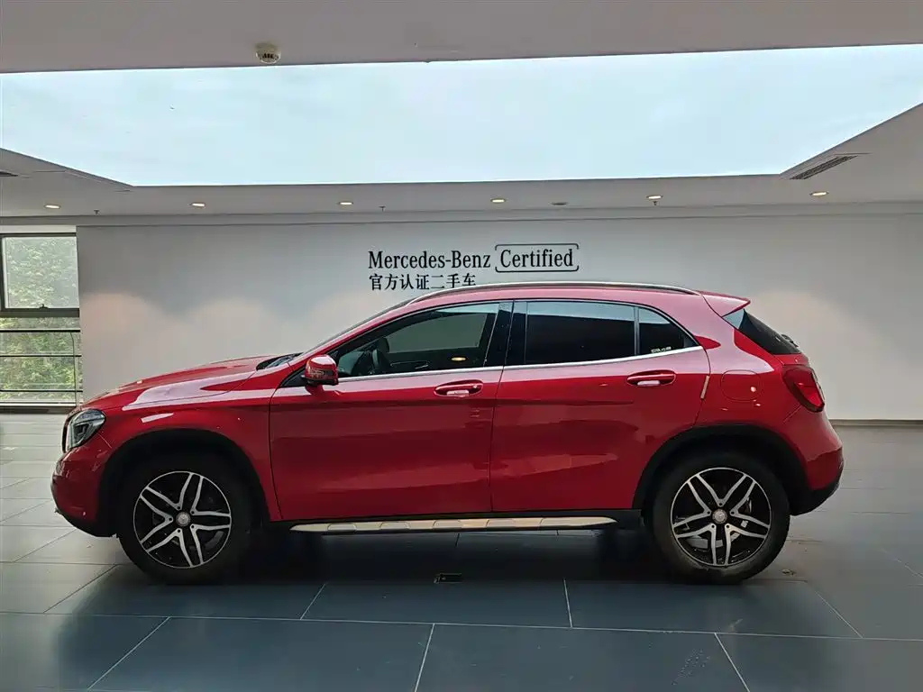 Mercedes-Benz GLA 2015 GLA 220 4MATIC Fashion Edition фото 7