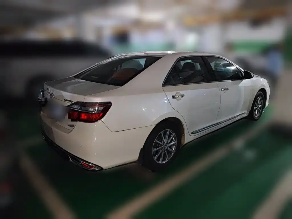 Фото 6 - Toyota Camry