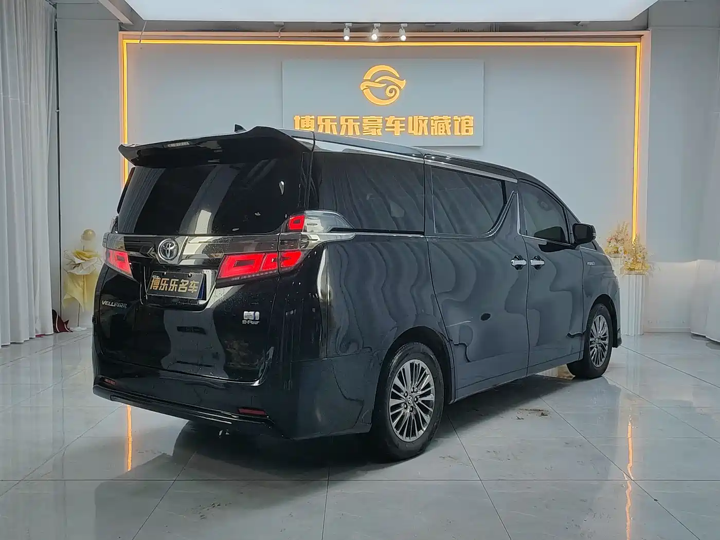 Toyota Vellfire 2020 Twin Engine 2.5L HV Luxury Edition фото 20