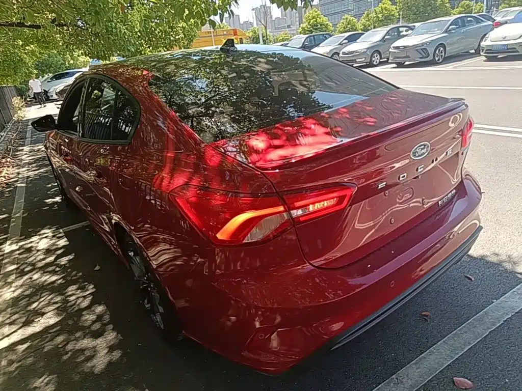 Ford Focus 2023 2022 Sedan EcoBoost 180 Automatic ST Line
