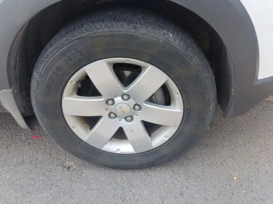 Photo 6 - Chevrolet Captiva
