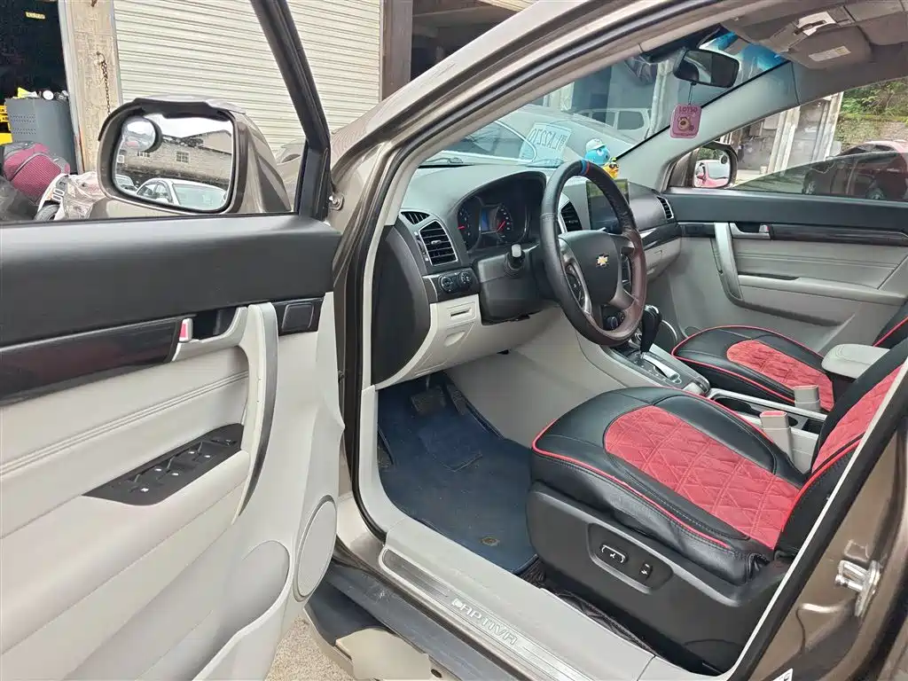 Chevrolet Captiva 2015 2.4L 2WD Urban Edition 5-seater фото 16