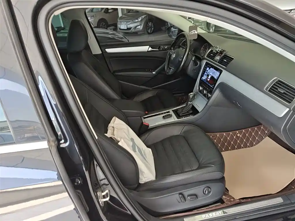 Volkswagen Passat 2015 1.8TSI DSG Prestige Edition фото 25