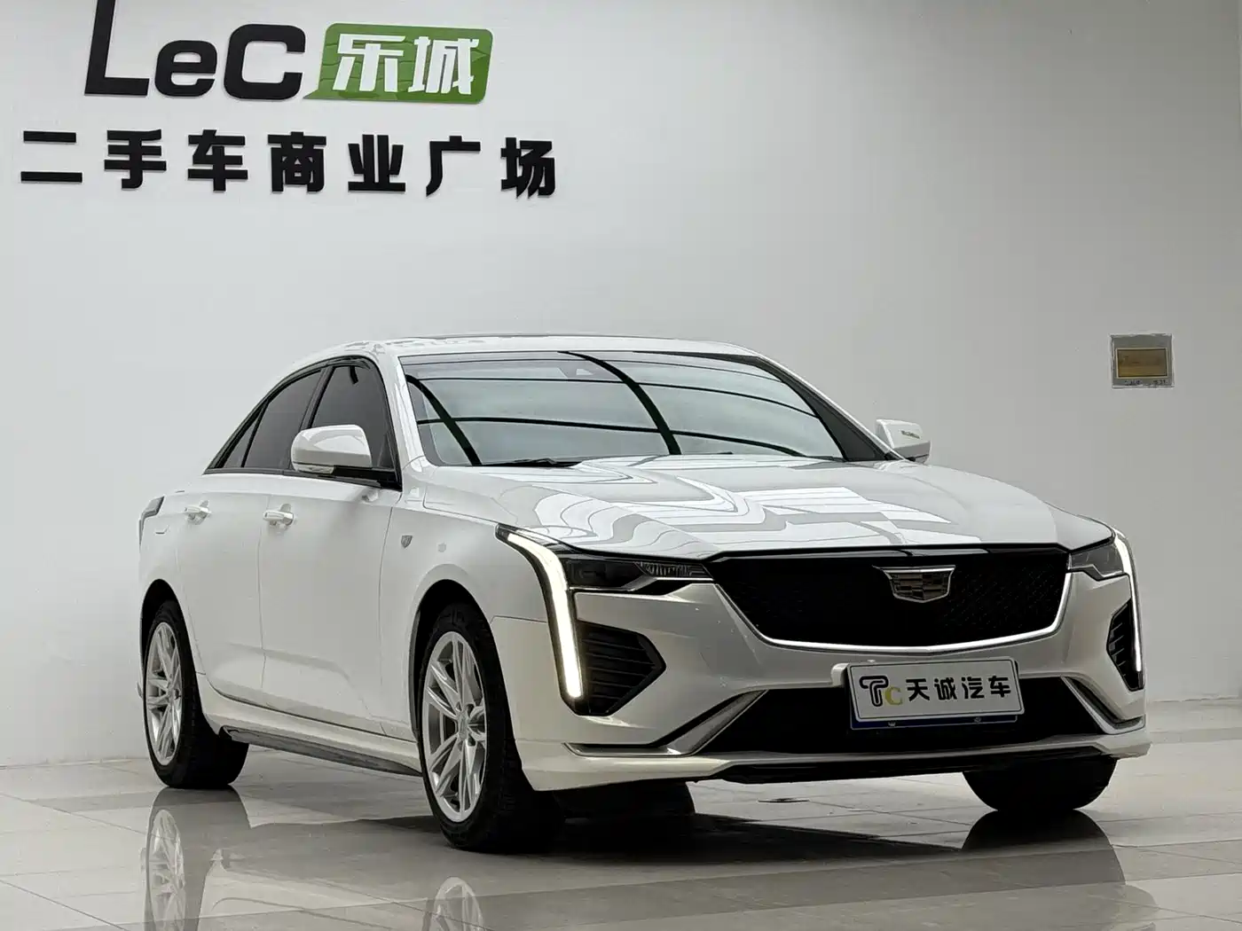 Cadillac CT4 2022 2021 28T Fashion Edition