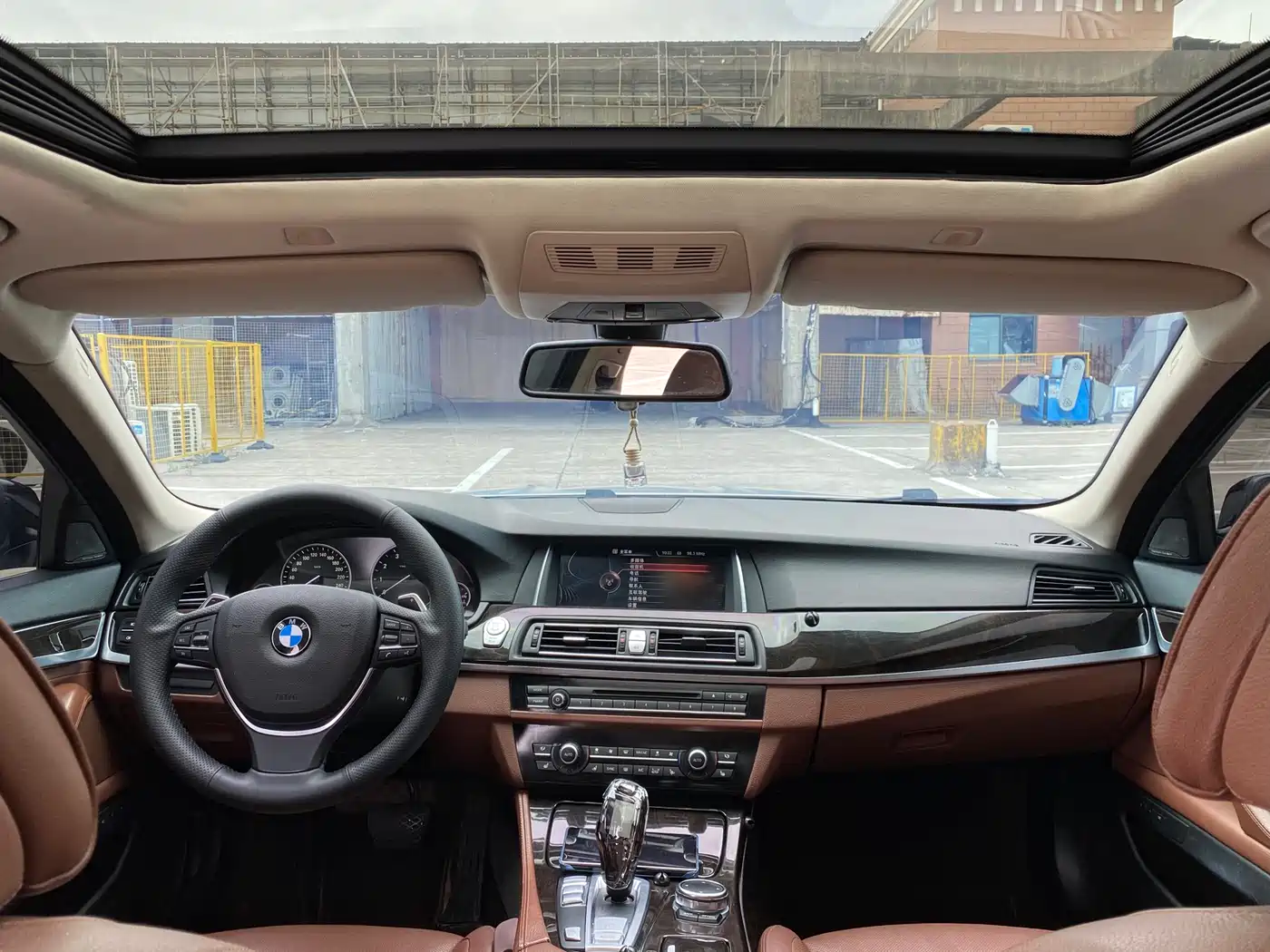 BMW 5 Series 2015 535Li Leading фото 10