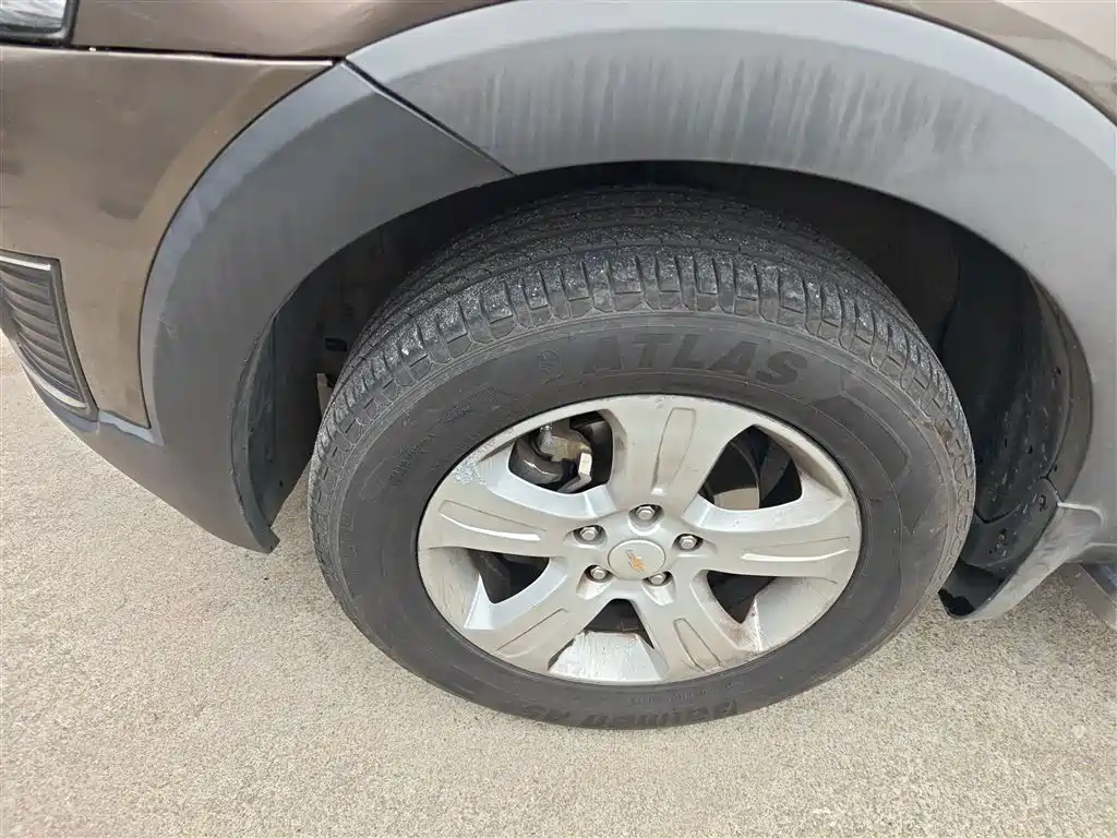 Chevrolet Captiva 2015 2.4L 2WD Urban Edition 5-seater фото 23