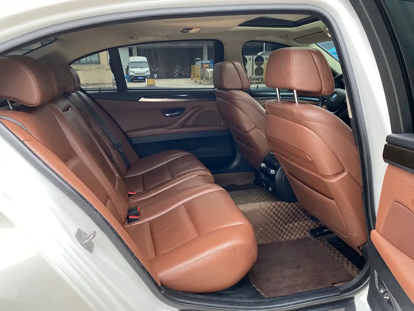 BMW 5 Series 2015 535Li Leading фото 15