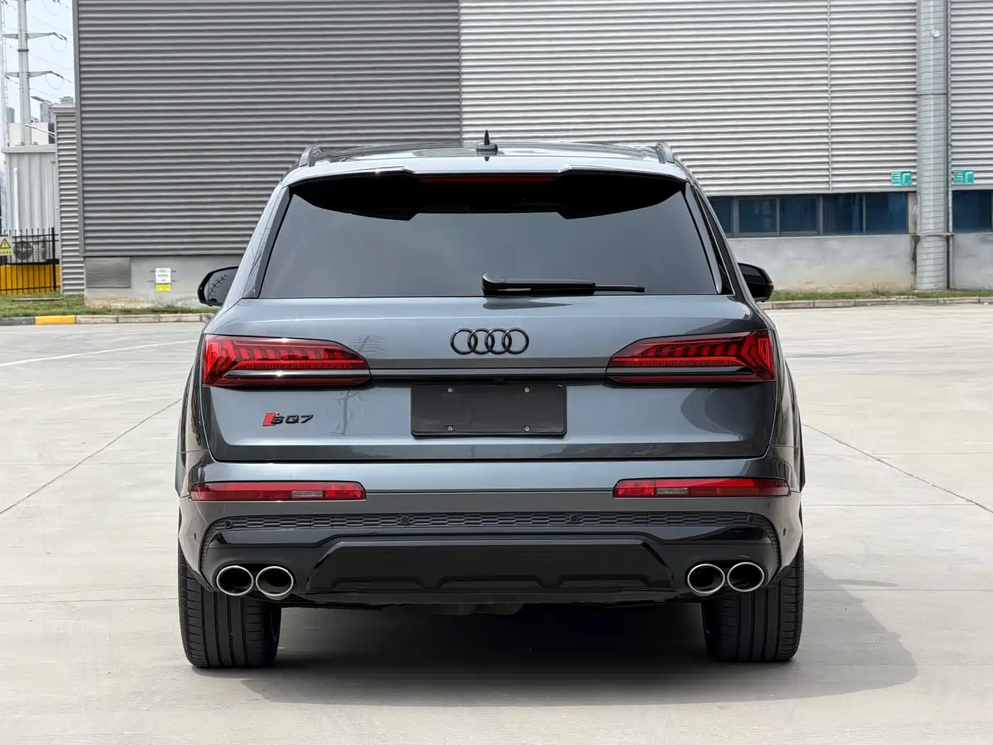 Audi SQ7 2024 4.0 TFSI Dark Knight Edition фото 5