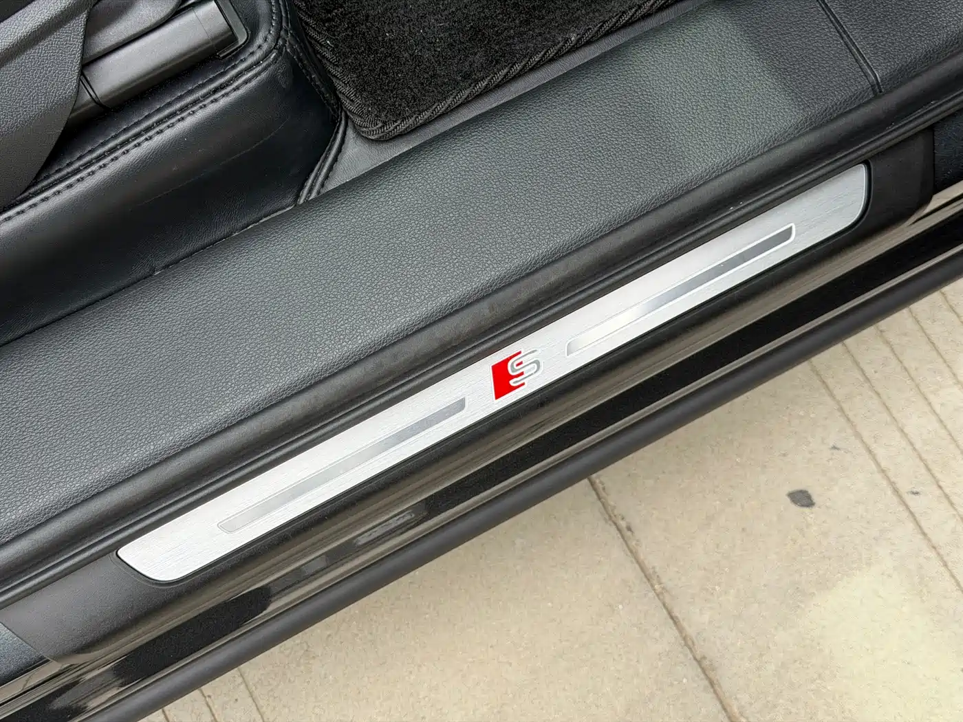 Audi SQ7 2024 4.0 TFSI Dark Knight Edition фото 19