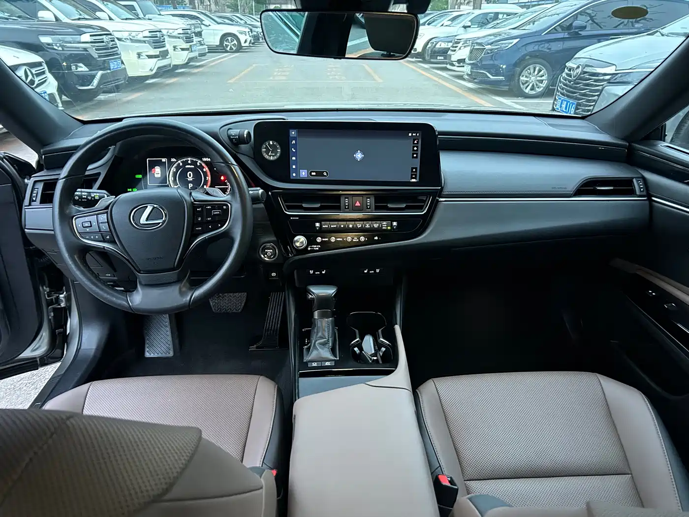 Lexus ES 2022 300h Ultimate Edition фото 11