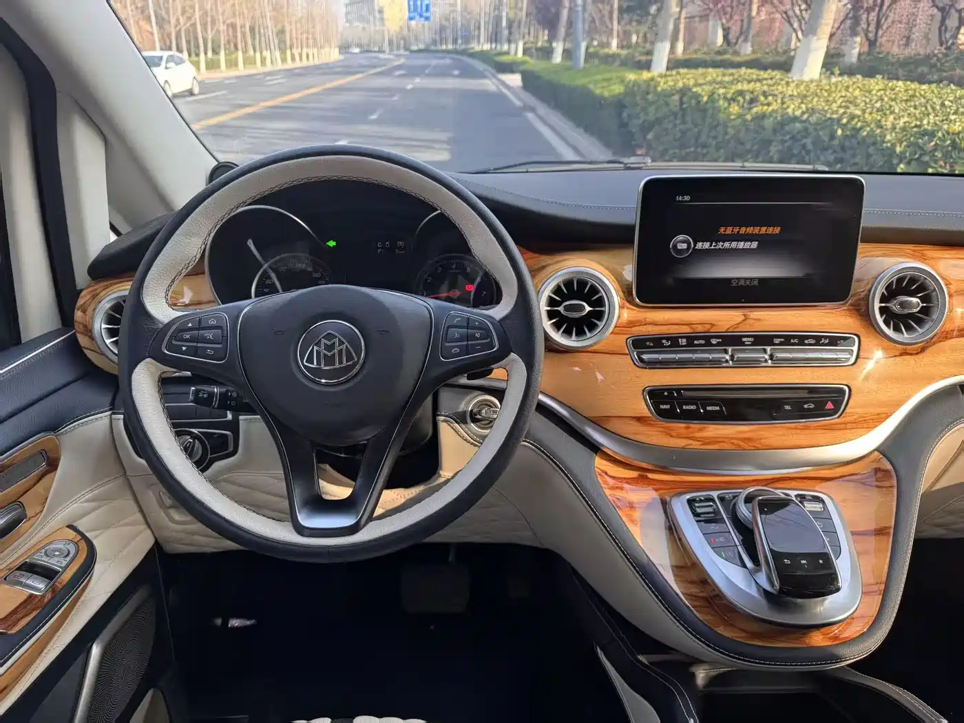 Mercedes-Benz V-Class 2020 Model V 260 L Long Wheelbase Luxury фото 10