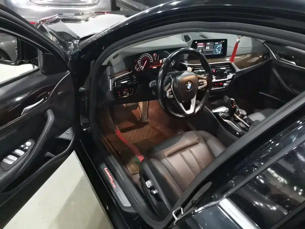 BMW 5 Series 2018 525Li Luxury Package фото 16